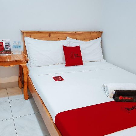 Reddoorz Near Ramiro Community Hospital Hotel Totolan Екстериор снимка