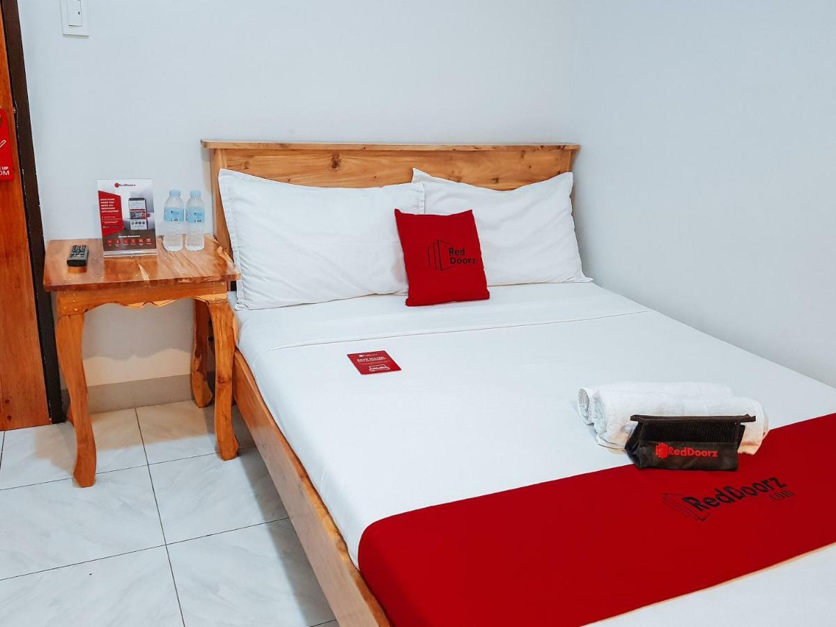 Reddoorz Near Ramiro Community Hospital Hotel Totolan Екстериор снимка