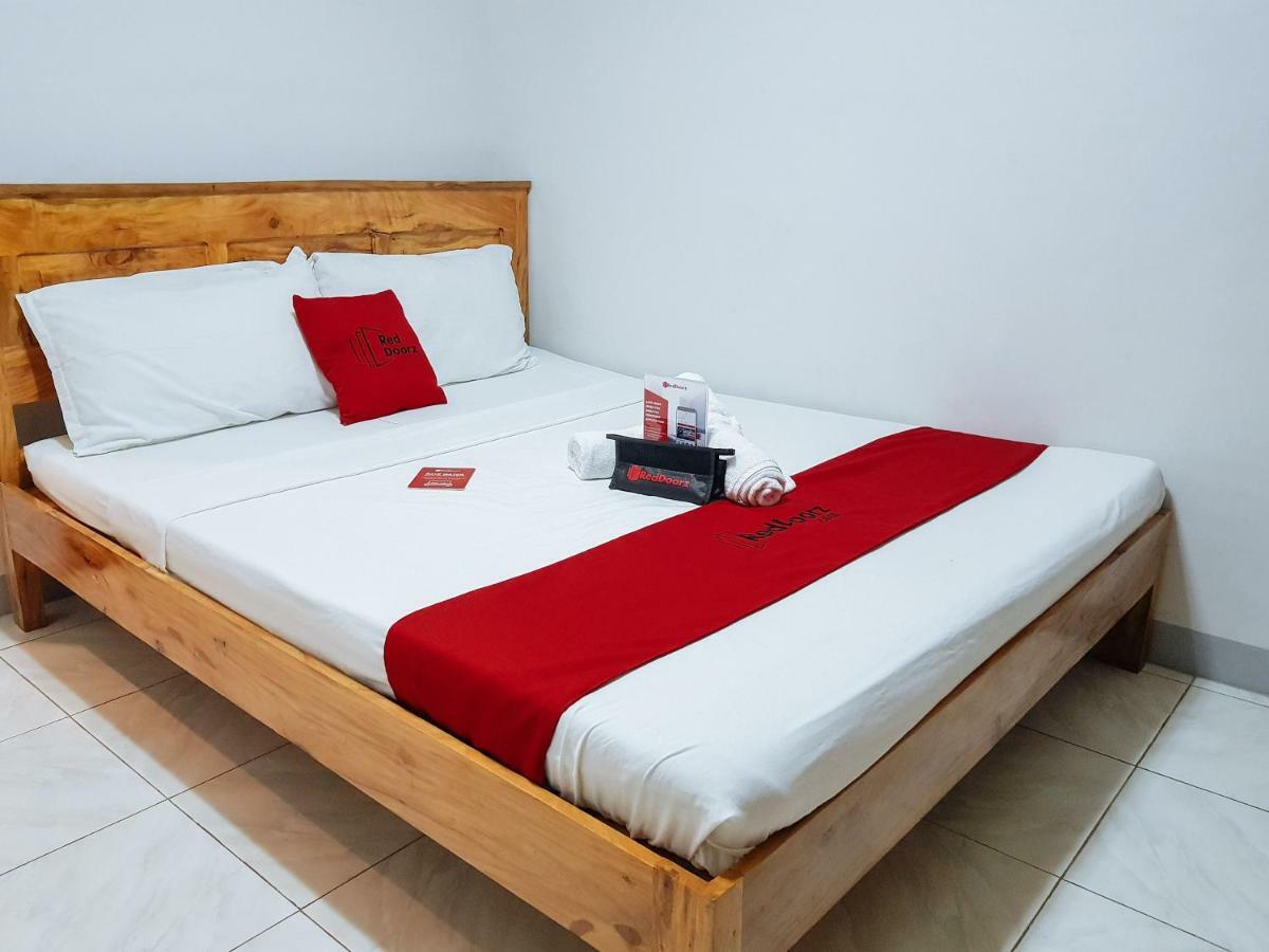 Reddoorz Near Ramiro Community Hospital Hotel Totolan Екстериор снимка