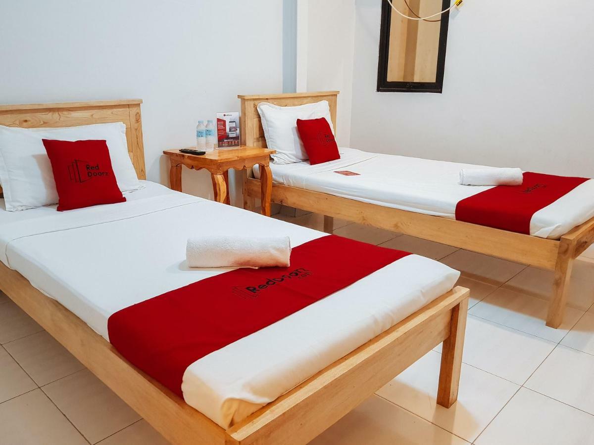 Reddoorz Near Ramiro Community Hospital Hotel Totolan Екстериор снимка