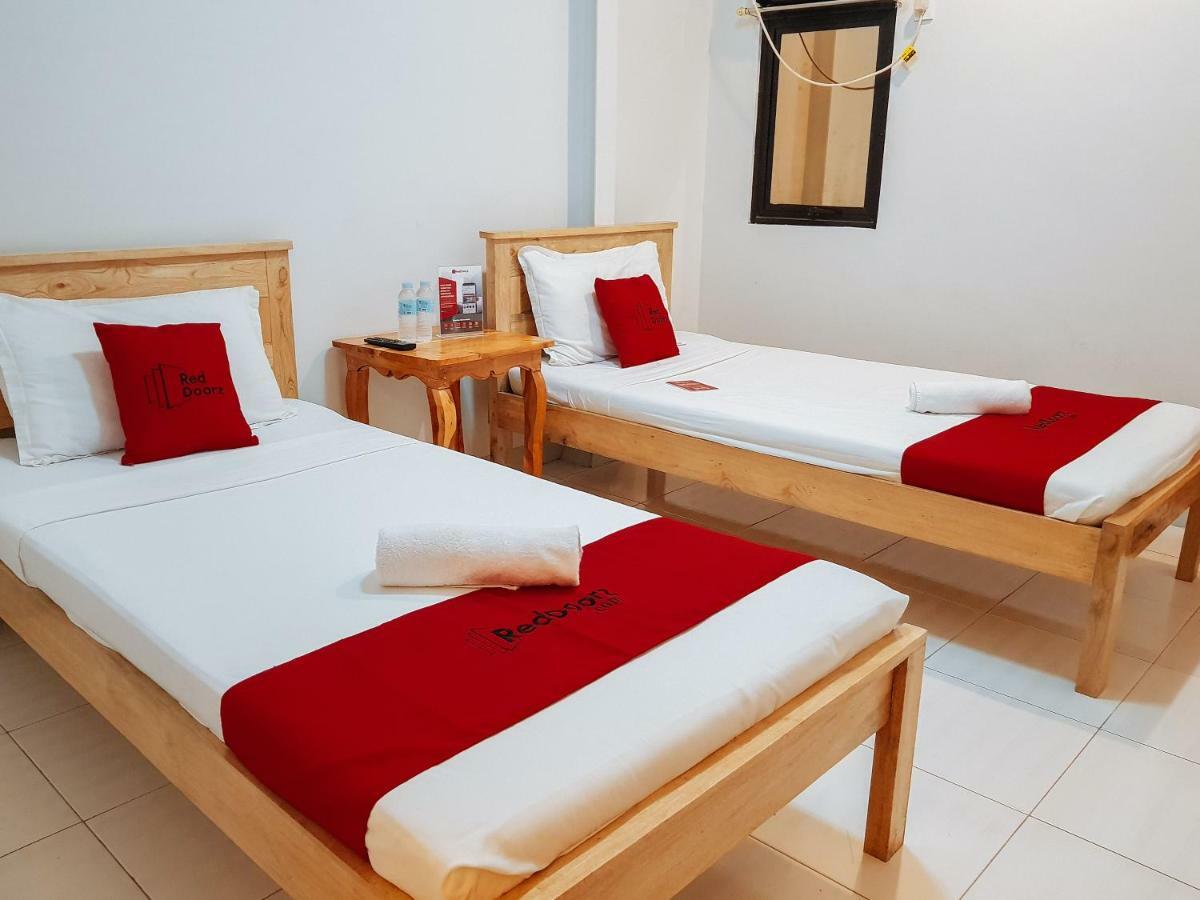 Reddoorz Near Ramiro Community Hospital Hotel Totolan Екстериор снимка