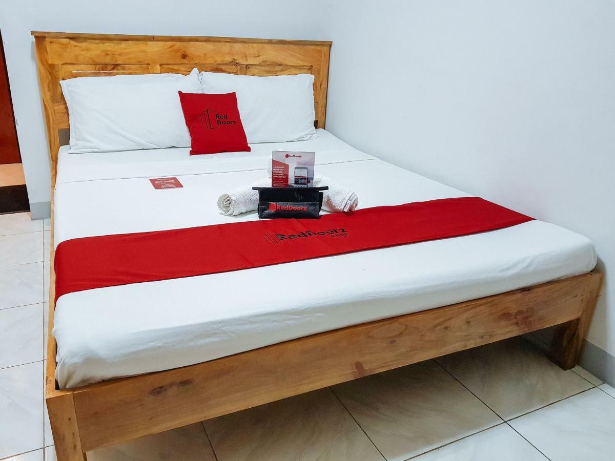 Reddoorz Near Ramiro Community Hospital Hotel Totolan Екстериор снимка