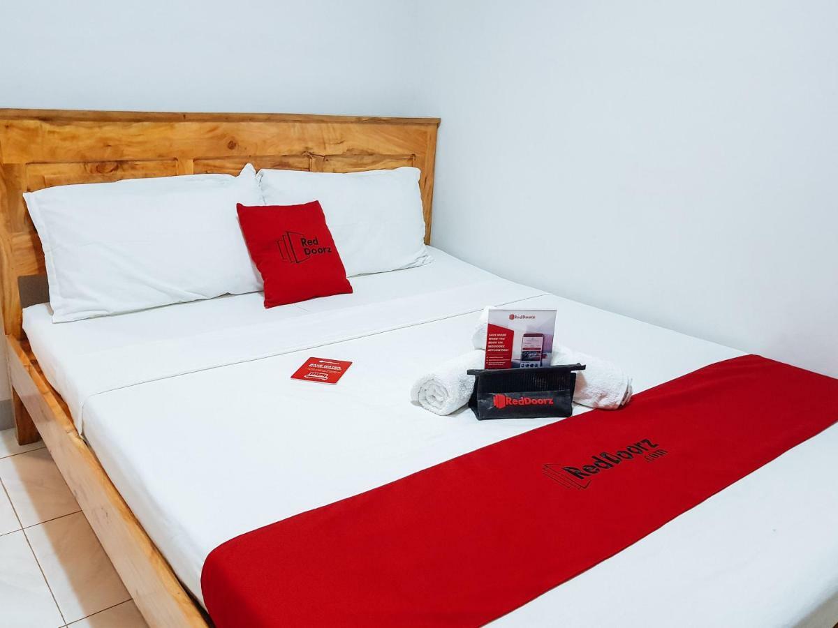 Reddoorz Near Ramiro Community Hospital Hotel Totolan Екстериор снимка