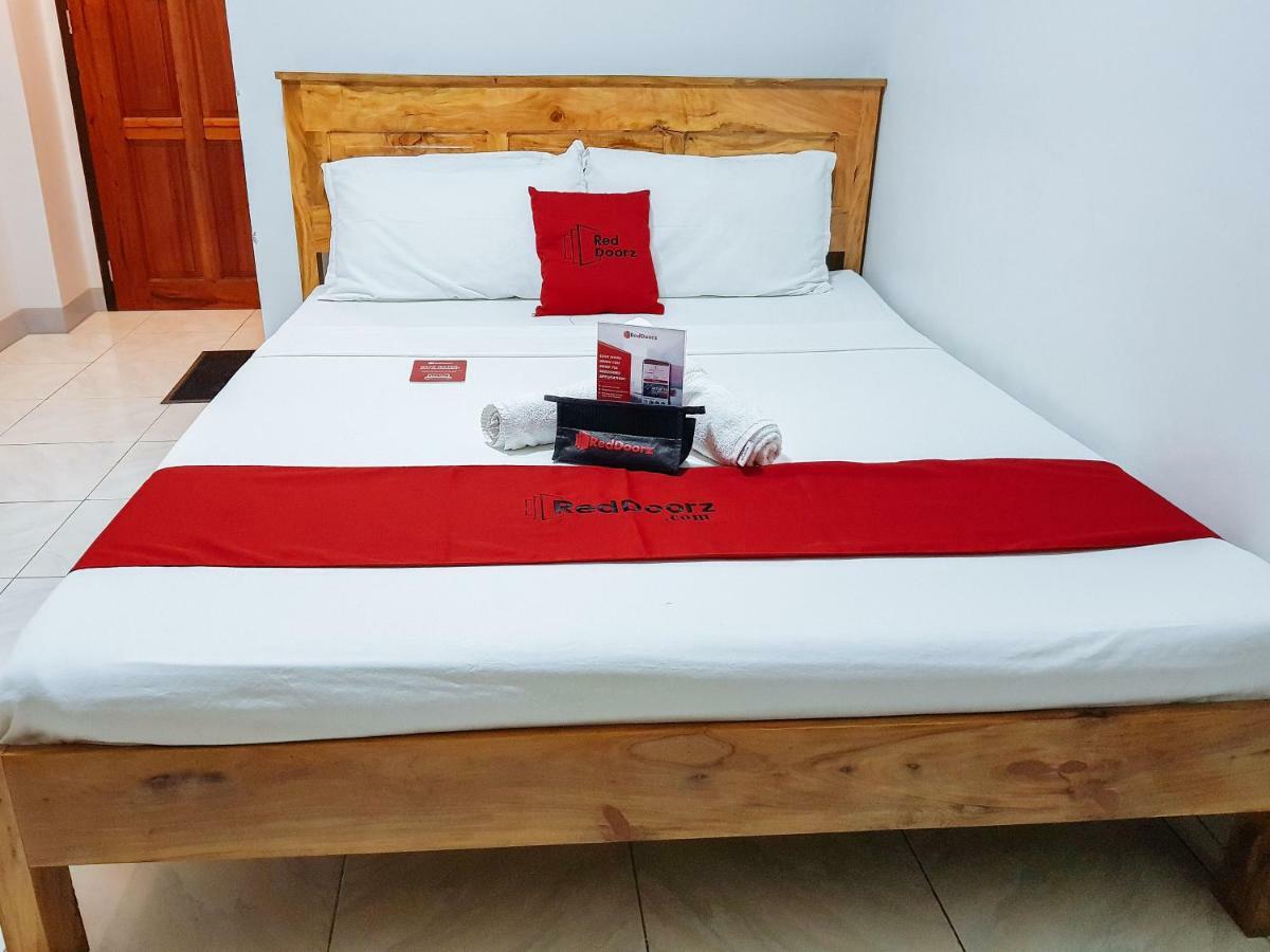 Reddoorz Near Ramiro Community Hospital Hotel Totolan Екстериор снимка