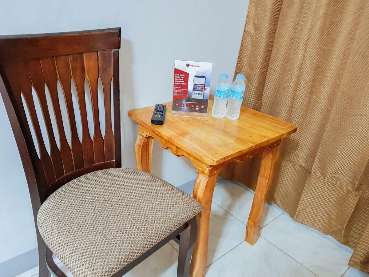 Reddoorz Near Ramiro Community Hospital Hotel Totolan Екстериор снимка