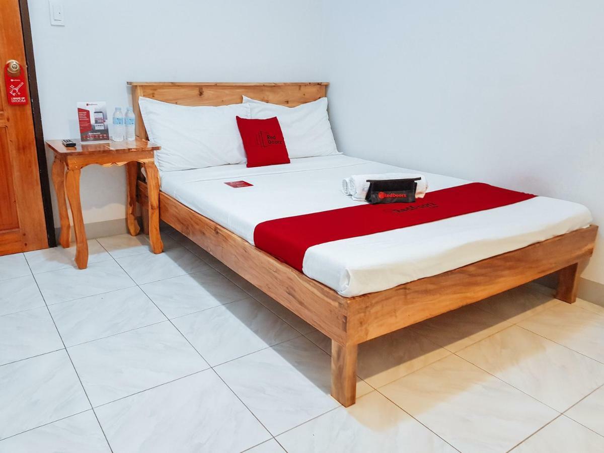 Reddoorz Near Ramiro Community Hospital Hotel Totolan Екстериор снимка