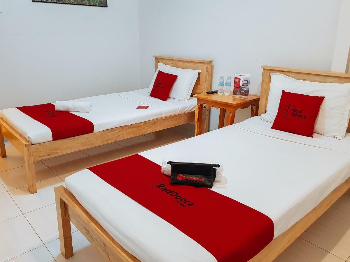 Reddoorz Near Ramiro Community Hospital Hotel Totolan Екстериор снимка