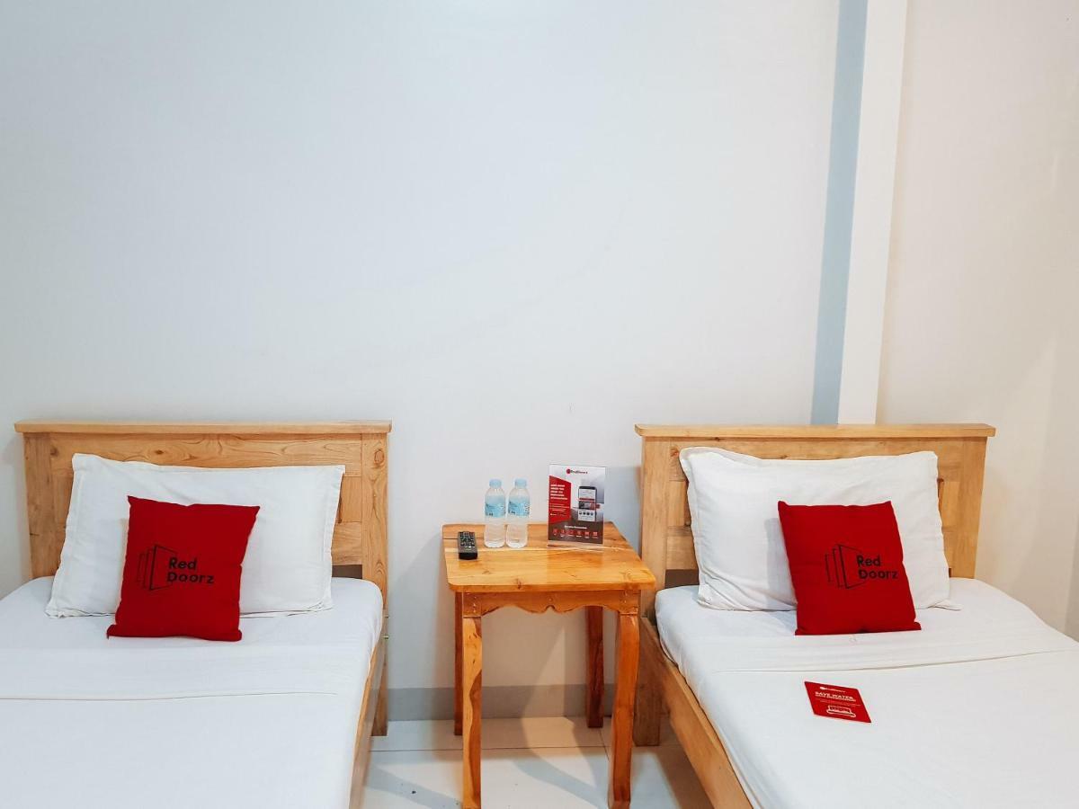 Reddoorz Near Ramiro Community Hospital Hotel Totolan Екстериор снимка