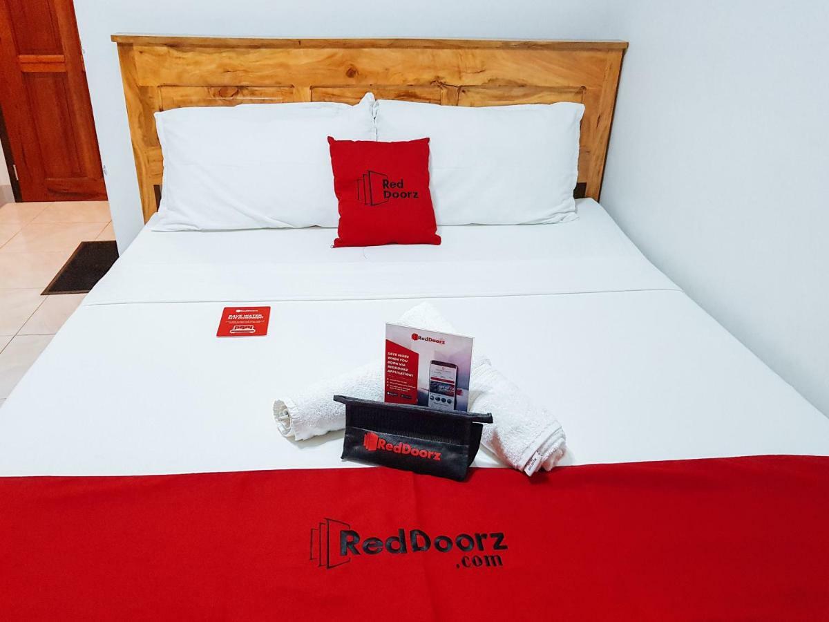 Reddoorz Near Ramiro Community Hospital Hotel Totolan Екстериор снимка
